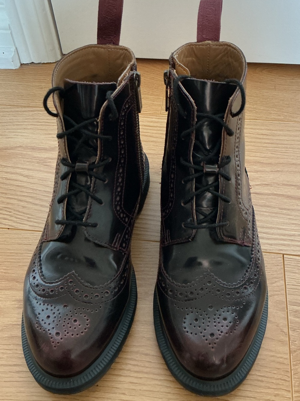 Dr Martens,Women’s DELPHINE LEATHER LACE UP
BOOTS, size 7